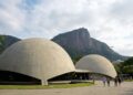 Com sua cúpula dupla e design arrojado, a estrutura virou uma referência em arquitetura educacional e astronomia no Brasil