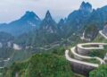 Com 7,5 km de teleférico e passarelas a mil metros, Tianmen se destaca no turismo de aventura na China