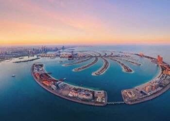 Com 94 milhões de m³ de areia e 7 milhões de toneladas de rocha, a ilha artificial virou um símbolo de luxo e ousadia em Dubai