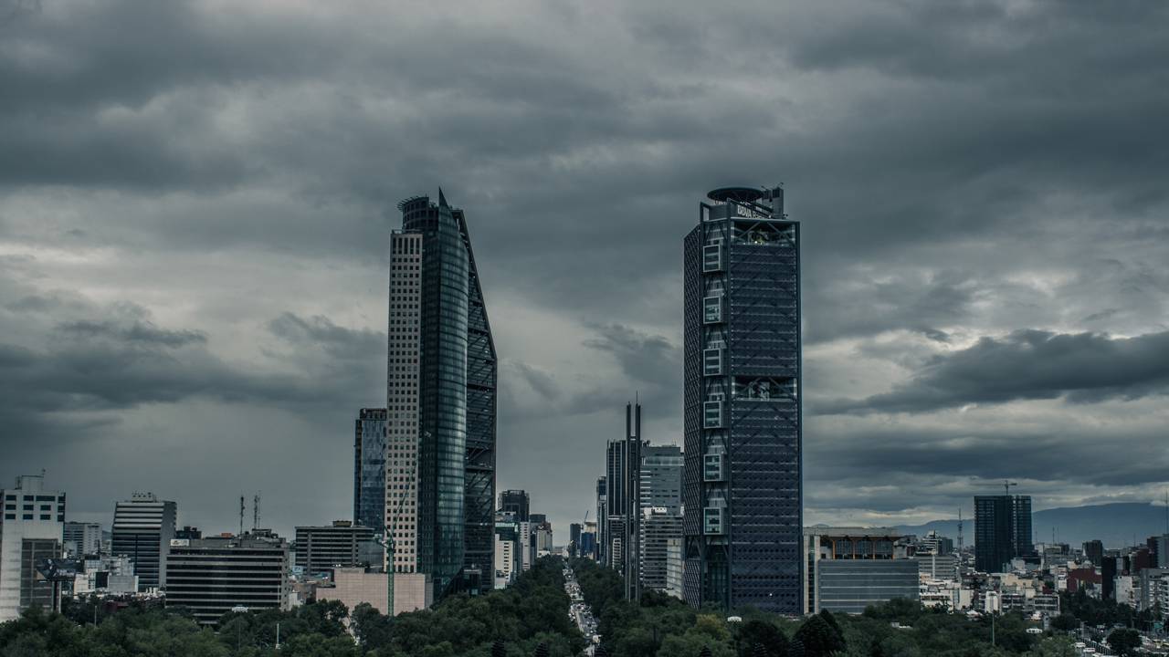 Avenida do México ganha fama mundial, pois seus 14,7 km de extensão e monumentos de 1860 unem o centro histórico ao imenso parque de Chapultepec