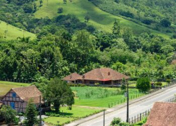 Pomerode brilha como a cidade mais alemã do Brasil e o lar da arquitetura enxaimel // Créditos: depositphotos.com / caio.acquesta@gmail.com