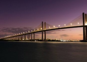Com seus 110m de altura, a ponte estaiada virou o novo cartão-postal de Natal e a moldura perfeita para o pôr do sol no Rio Potengi
