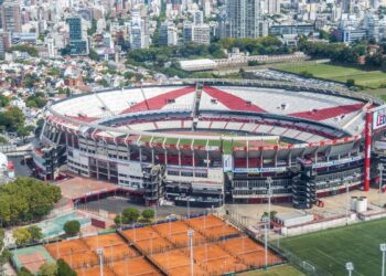 Com capacidade para mais de 84 mil pessoas, a estrutura virou o maior estádio da América do Sul e a lendária casa do River Plate