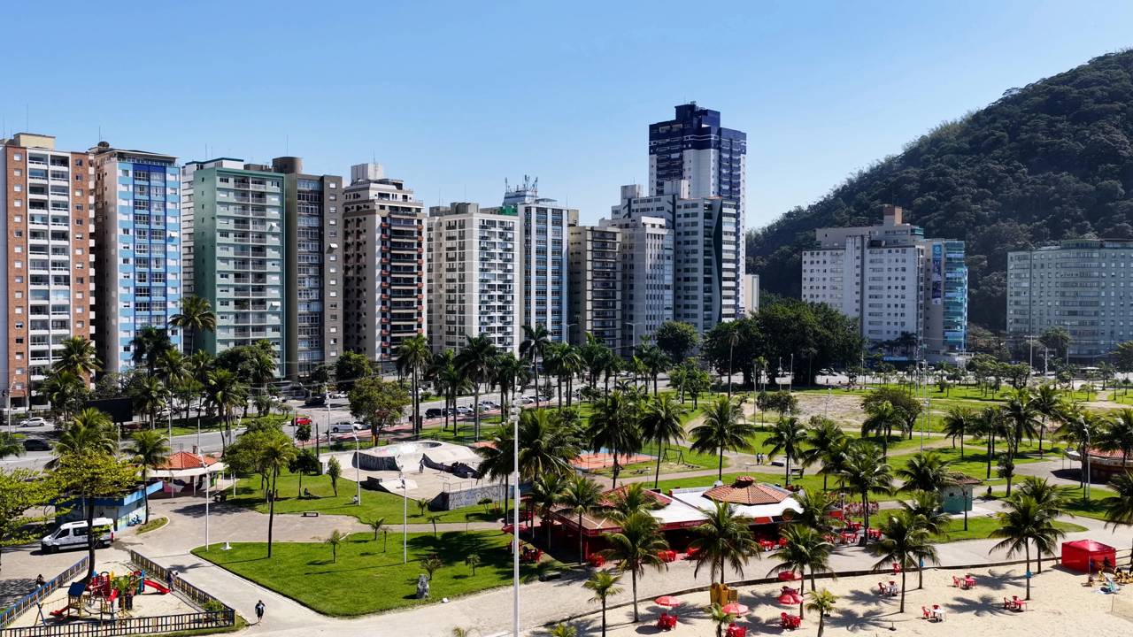 Fundada em 1532, a primeira vila do Brasil encanta com centro histórico, praias e cultura caiçara