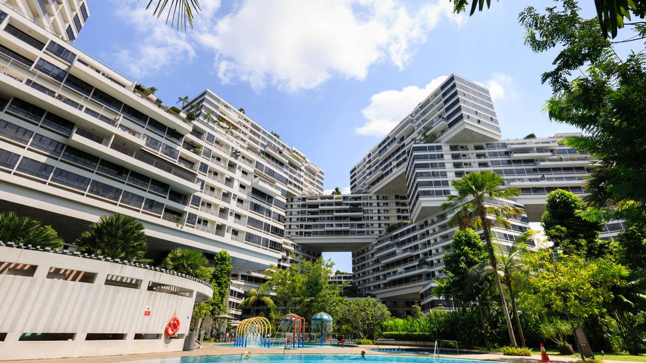 Com 31 blocos de apartamentos empilhados em formato hexagonal, o Interlace em Singapura tornou-se o complexo residencial mais inovador do planeta