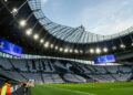 O inovador estádio de 2019 com capacidade para 62.850 pessoas e o primeiro gramado retrátil em três partes do mundo preparado para partidas da NFL