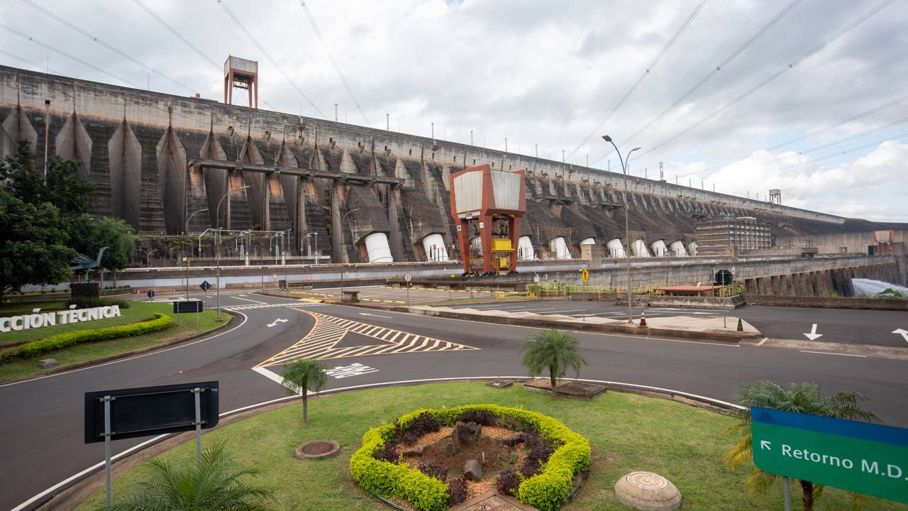 Com 20 turbinas e gestão binacional, Itaipu é uma das maiores hidrelétricas do mundo em geração de energia