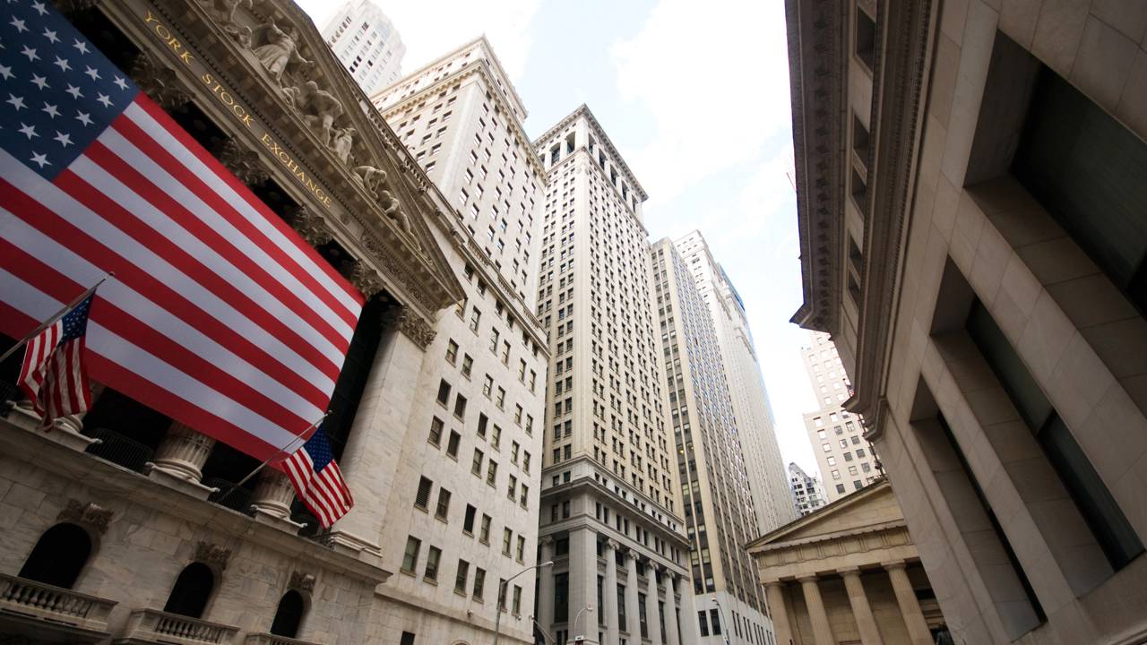 Com apenas 8 quarteirões e a sede da Bolsa de Valores, a Wall Street em Nova York virou o centro financeiro mais influente do mundo
