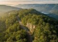Rodovia nos Estados Unidos ganha fama por suas montanhas, pois seus 755 km de extensão cruzam os Apalaches com vistas cênicas e sem tráfego comercial