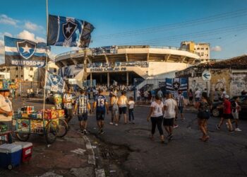 Com capacidade para 25.770 torcedores e inaugurado em 1975, o estádio Almeidão em João Pessoa tornou-se a maior praça esportiva de toda a Paraíba