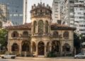 Com sua arquitetura eclética de 1894 e localizado no Flamengo, o Castelinho virou um marco histórico e um dos centros culturais mais belos do Rio