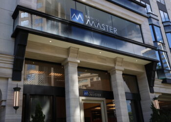 Fachada do Banco Master na rua Elvira Ferraz em Itaim Bibi