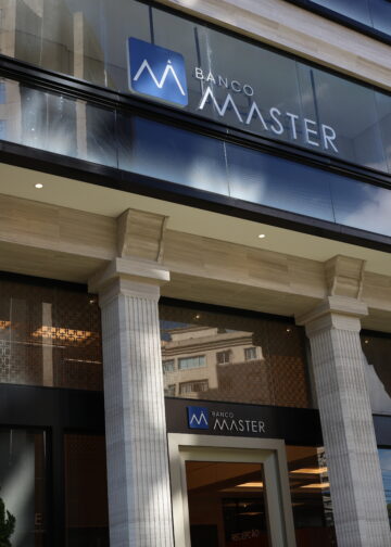 Fachada do Banco Master na rua Elvira Ferraz em Itaim Bibi
