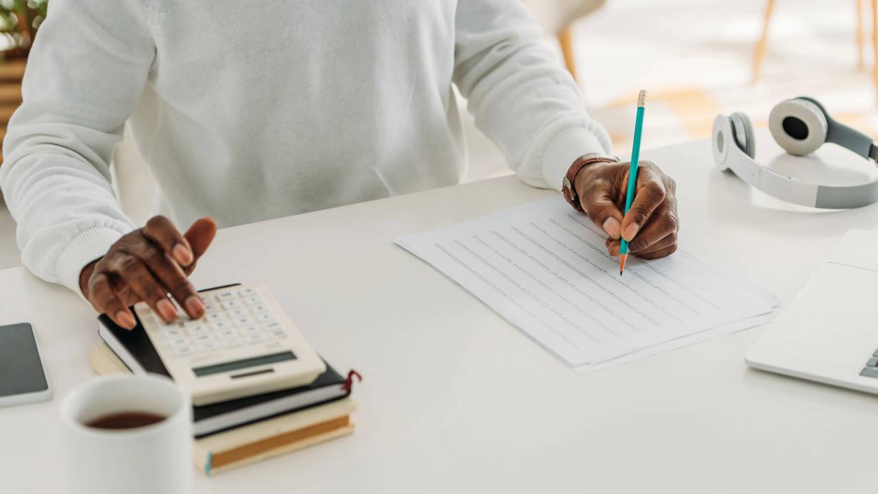 Parcelar ou pagar à vista? Veja como escolher a melhor forma de quitar o IPVA 2026 sem desequilibrar suas finanças