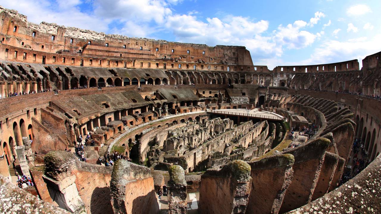 Por que falta um pedaço do Coliseu? A história de séculos de saques, terremotos e reaproveitamento de pedras