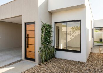 Casa térrea de 73 metros quadrados com suíte e cozinha americana vira solução ideal para terrenos de 6x20 metros