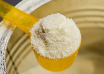 A Agência Nacional de Vigilância Sanitária (Anvisa) publicou a Resolução 32/2026 determinando a proibição imediata da comercialização e distribuição de diversos lotes de fórmulas infantis da fabricante Nestlé - Créditos: depositphotos.com / DimaSobkoD