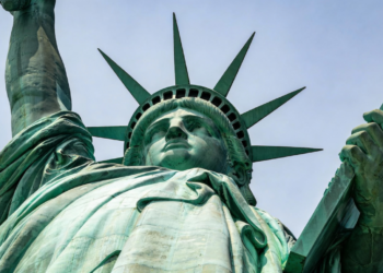 Por que a Estátua da Liberdade mudou de cor? A história da oxidação, da poluição e das decisões para preservá-la