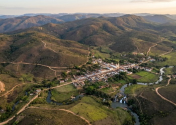 Cidade mineira com menos de 900 habitantes preserva tranquilidade desde os anos 1960