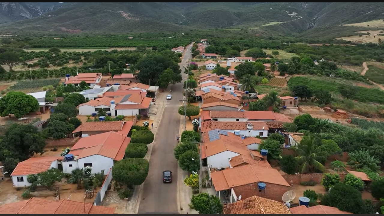 Vilarejo com 400 moradores abriga oito cachoeiras e paredões de quartzito de 45 m