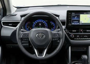 SUV compacto da Toyota com porta-malas de 440 litros, bom consumo e preço acessível em 2026