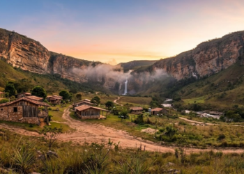 Em meio as montanhas de minas, ela construiu um paraíso tranquilo e aconchegante com lagos que transbordam a beleza da natureza