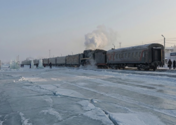 Embarque na viagem de 65 horas de trem onde as temperaturas podem chegar a -40ºC e o trajeto revela paisagens de gelo eteno que encantam os olhos de qualquer um