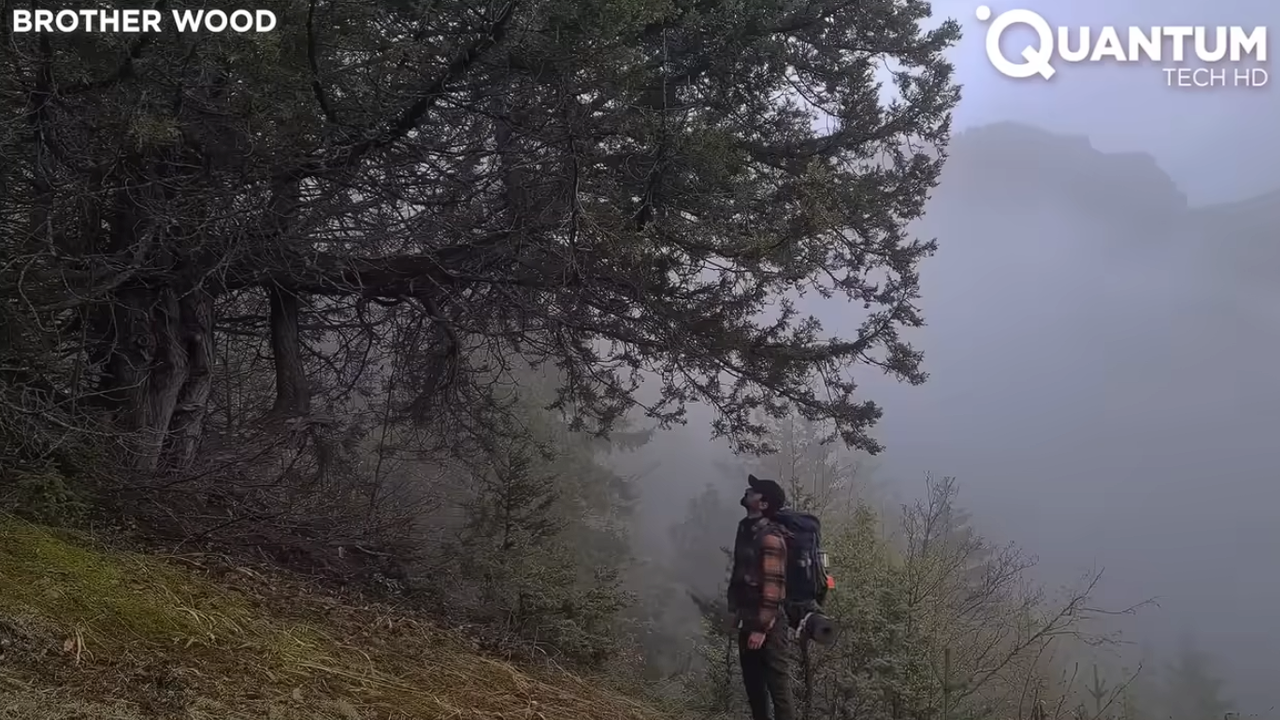 Abrigo isolado na neve com sistema de aquecimento interno para ambiente acolhedor