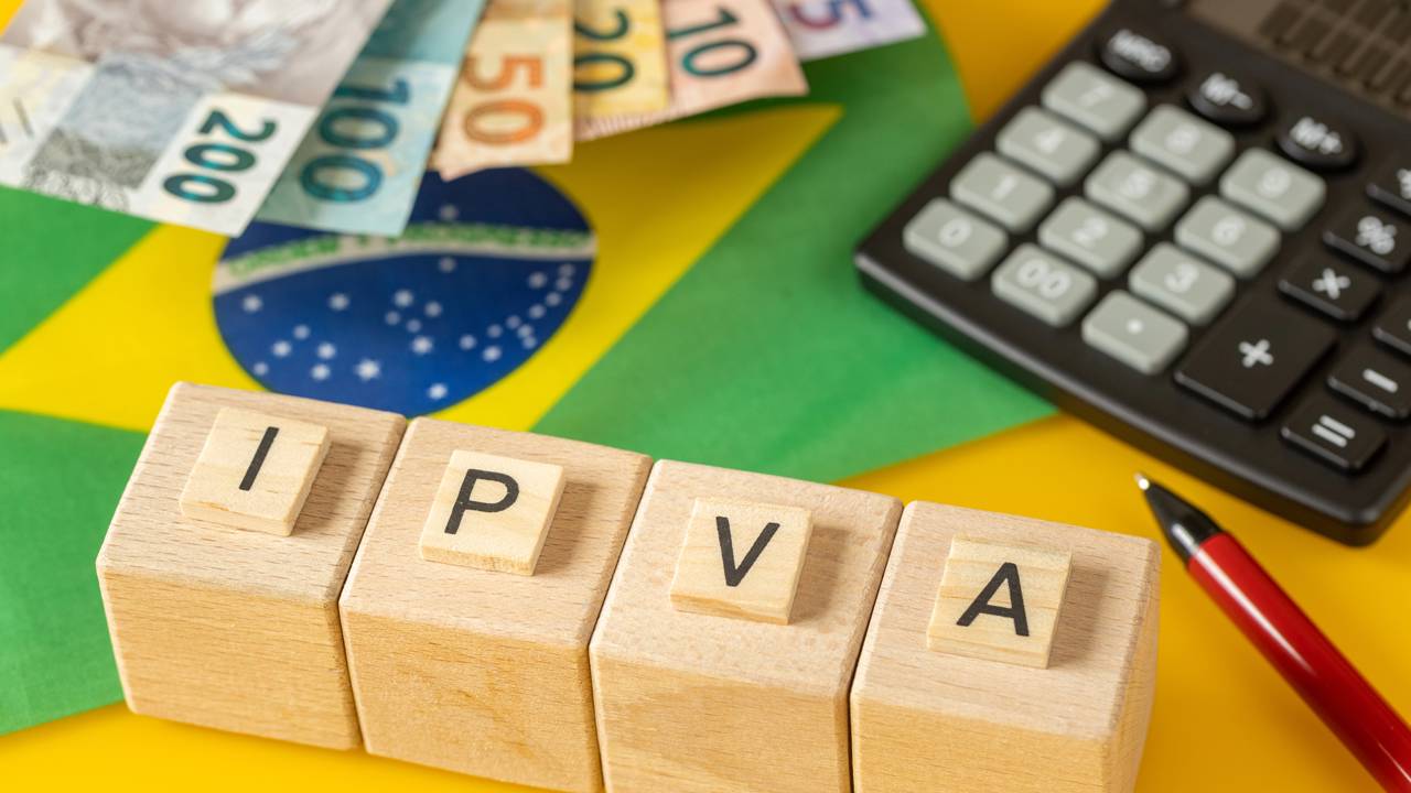 Parcelar ou pagar à vista? Veja como escolher a melhor forma de quitar o IPVA 2026 sem desequilibrar suas finanças