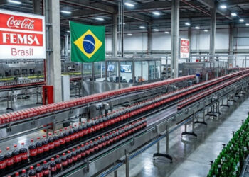 No entanto, a realidade industrial conta outra história: é no Brasil que opera a maior fábrica da Coca-Cola em volume de produção do mundo