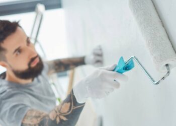 Renovar uma parede de casa pode sair por menos do que muita gente imagina