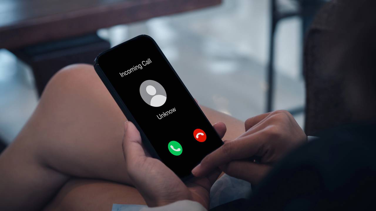 Se o atendente insiste para você não desligar o telefone isso pode ser um sinal claro de golpe