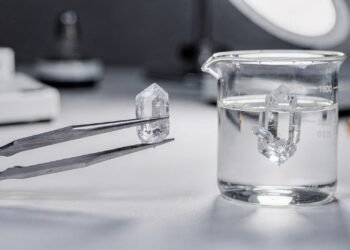 Esqueça o diamante, pois esta gema quase invisível vale US$ 2.000 o quilate, sendo a obra-prima mais difícil de encontrar no mundo