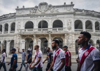 Com sua fachada de 1927 e erguido pelos torcedores, o estádio do Vasco virou um símbolo da luta contra o racismo e um patrimônio do Rio de Janeiro