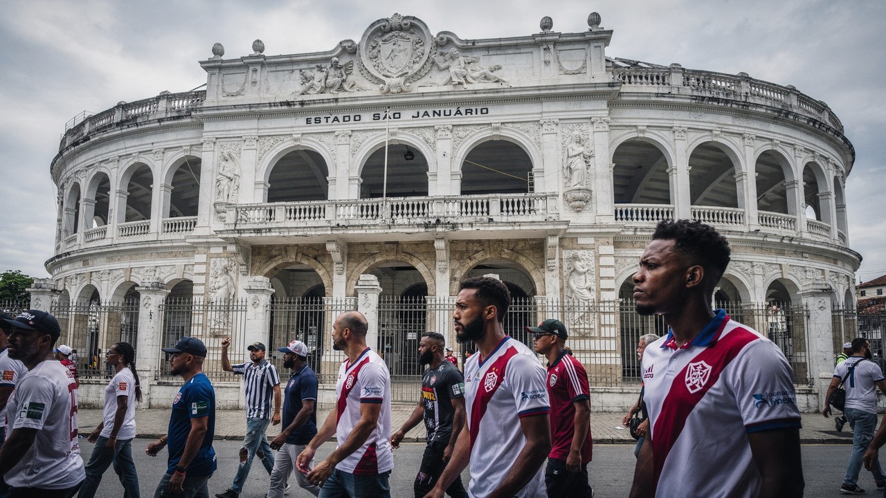 Com sua fachada de 1927 e erguido pelos torcedores, o estádio do Vasco virou um símbolo da luta contra o racismo e um patrimônio do Rio de Janeiro