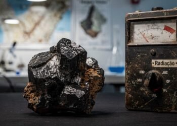 Esqueça o titânio, pois este mineral radioativo guarda o nióbio e terras raras em sua essência, sendo a peça-chave da tecnologia nuclear
