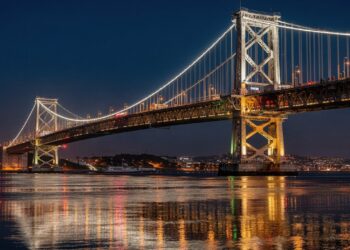 Sustentada por barras de olhal que não se fabricam mais no mundo, a maior ponte pênsil do Brasil foi salva da queda após uma obra de engenharia de 30 anos e R$ 600 milhões