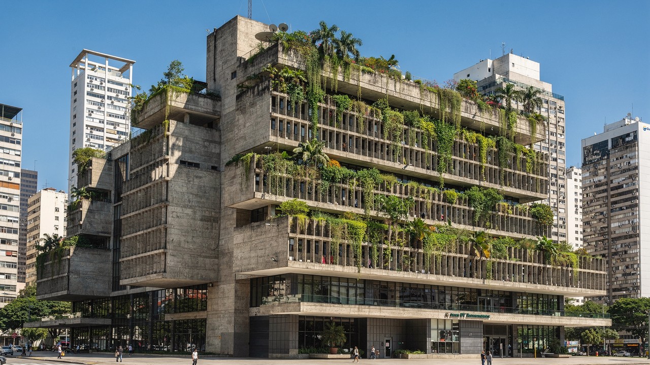 Com sua arquitetura brutalista de 1974 e jardins de Burle Marx, o edifício de 26 andares tornou-se o maior ícone da engenharia no centro do Rio