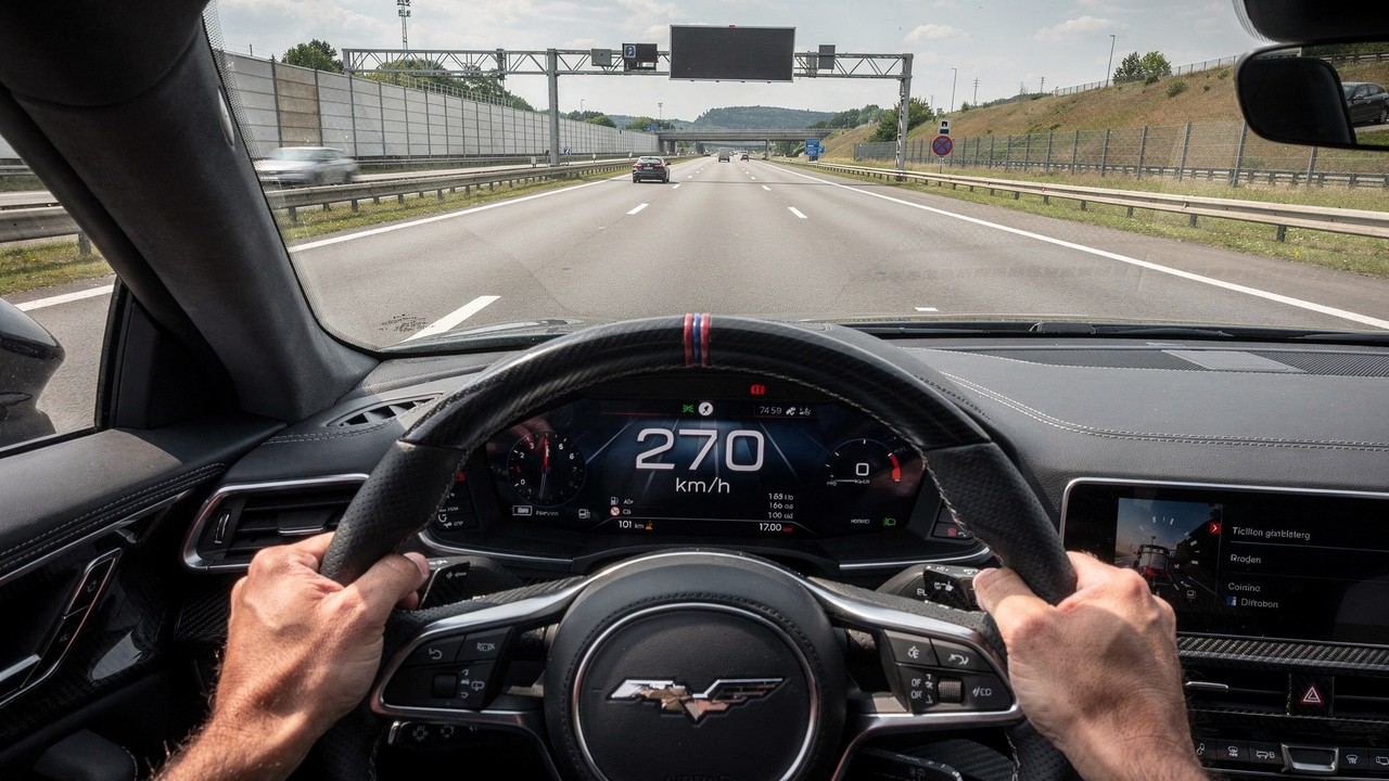 Com 13.000 km de extensão e trechos sem limite de velocidade, a rede alemã de 1932 tornou-se a maior referência mundial de engenharia asfáltica