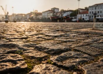 Com pavimentação de pedras de 1811 e reconhecido pela UNESCO, o Cais do Valongo tornou-se o maior símbolo da memória da diáspora africana no Rio