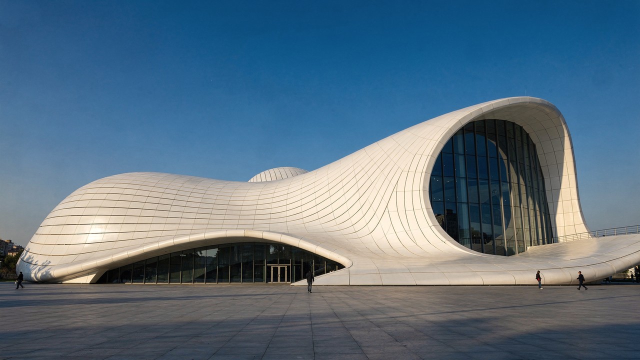 Com suas formas curvas e fluidas de 2012, o centro cultural em Baku tornou-se um marco da arquitetura contemporânea e da obra de Zaha Hadid