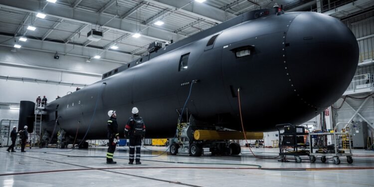 Com 26 metros de comprimento e autonomia para cruzar 12.000 km sem tripulação, o mega drone submarino da Boeing surge como a nova arma invisível dos oceanos