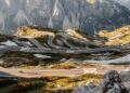 Estrada na Itália ganha fama por suas curvas a 2.239 metros de altitude, pois o trajeto de 1901 possui 33 voltas fechadas no coração das Dolomitas