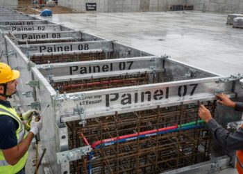 Adeus obra suja: essa tecnologia usa moldes de alumínio no lugar de tijolos e consegue erguer um andar por semana reaproveitando todo o material na próxima etapa