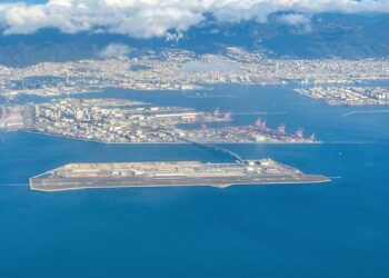 O aeroporto construído sobre uma ilha artificial no mar supera terremotos e subsidência com engenharia avançada