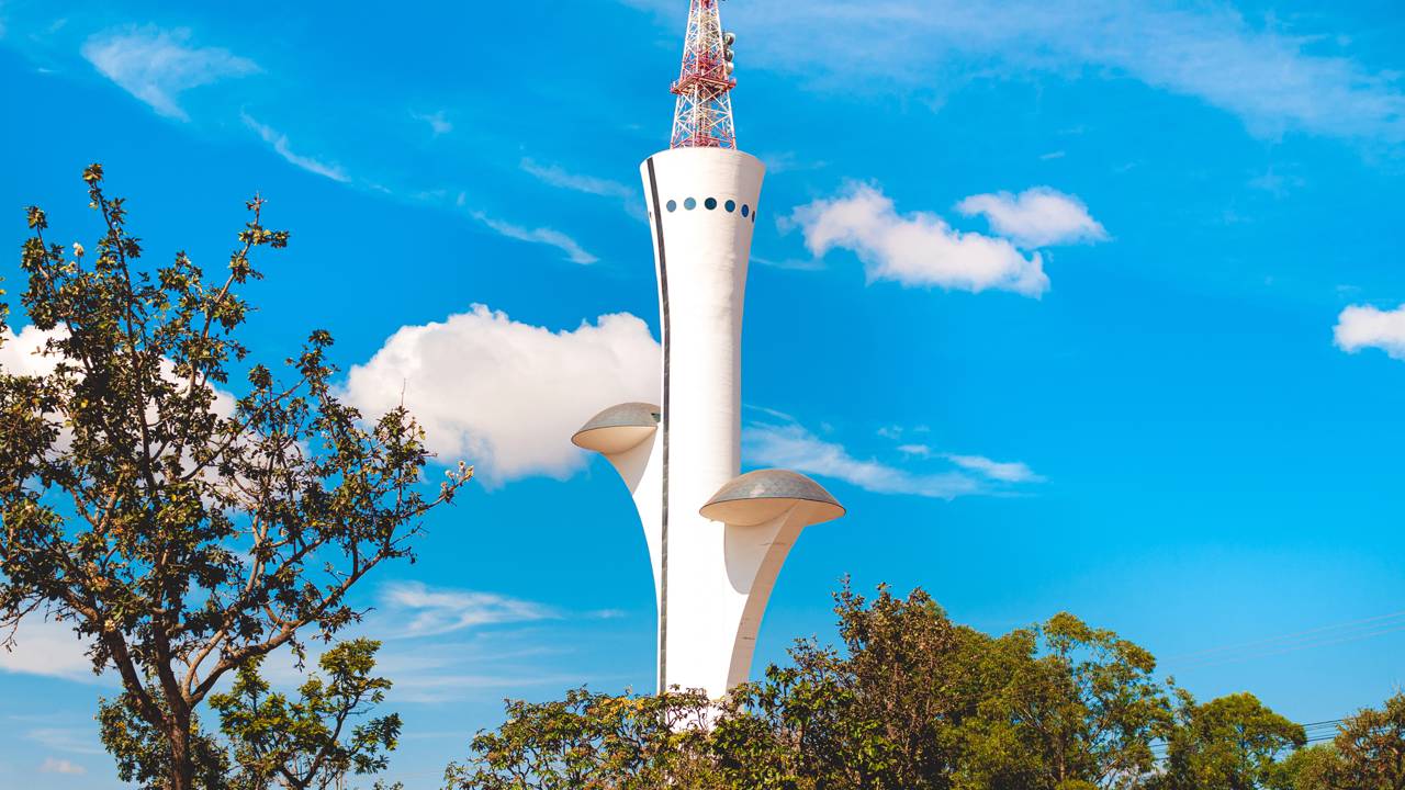 A maior torre de TV da América Latina tem mirante panorâmico e função estratégica