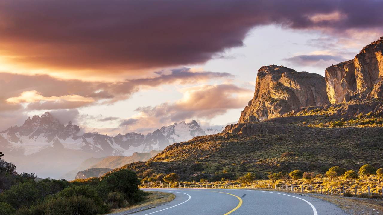 Rodovia Carretera Austral, no Chile, ganha fama pela Patagônia, pois seus 1.240 km de extensão unem geleiras e fiordes em um trajeto selvagem