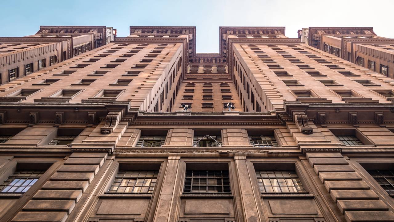 O primeiro arranha-céus de São Paulo causou tanto pânico de desabar que o seu criador construiu uma mansão no topo e foi morar lá para provar que a torre era segura