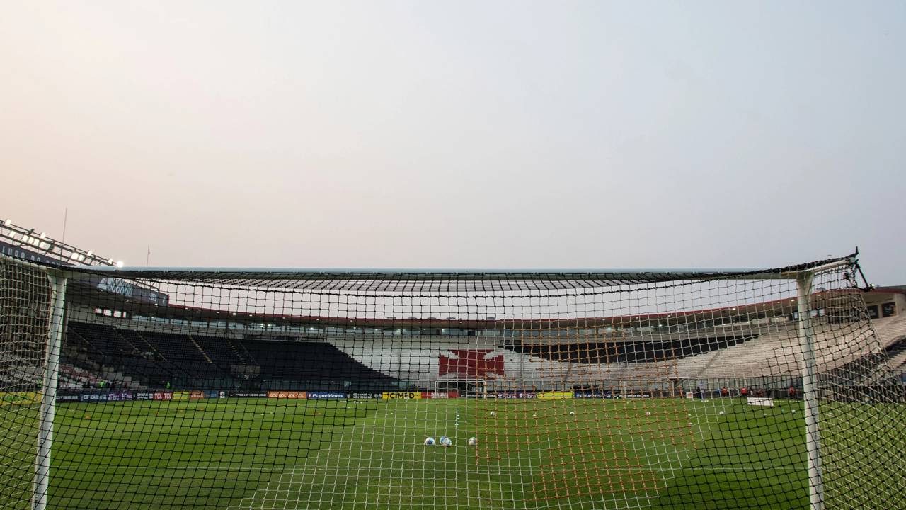 Com sua fachada de 1927 e erguido pelos torcedores, o estádio do Vasco virou um símbolo da luta contra o racismo e um patrimônio do Rio de Janeiro