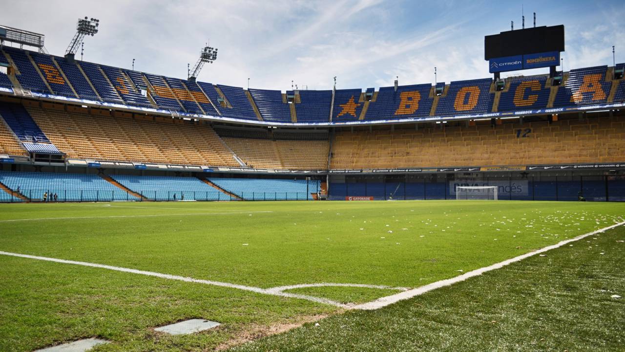 Com suas arquibancadas íngremes e capacidade para 54 mil torcedores, o estádio do Boca Juniors tornou-se o caldeirão mais temido do futebol mundial